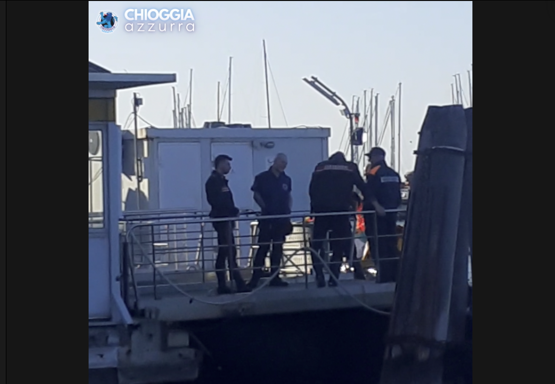 RAGAZZA AGGREDITA A VIGO - AGGRESSORE FUGGE COL VAPORETTO