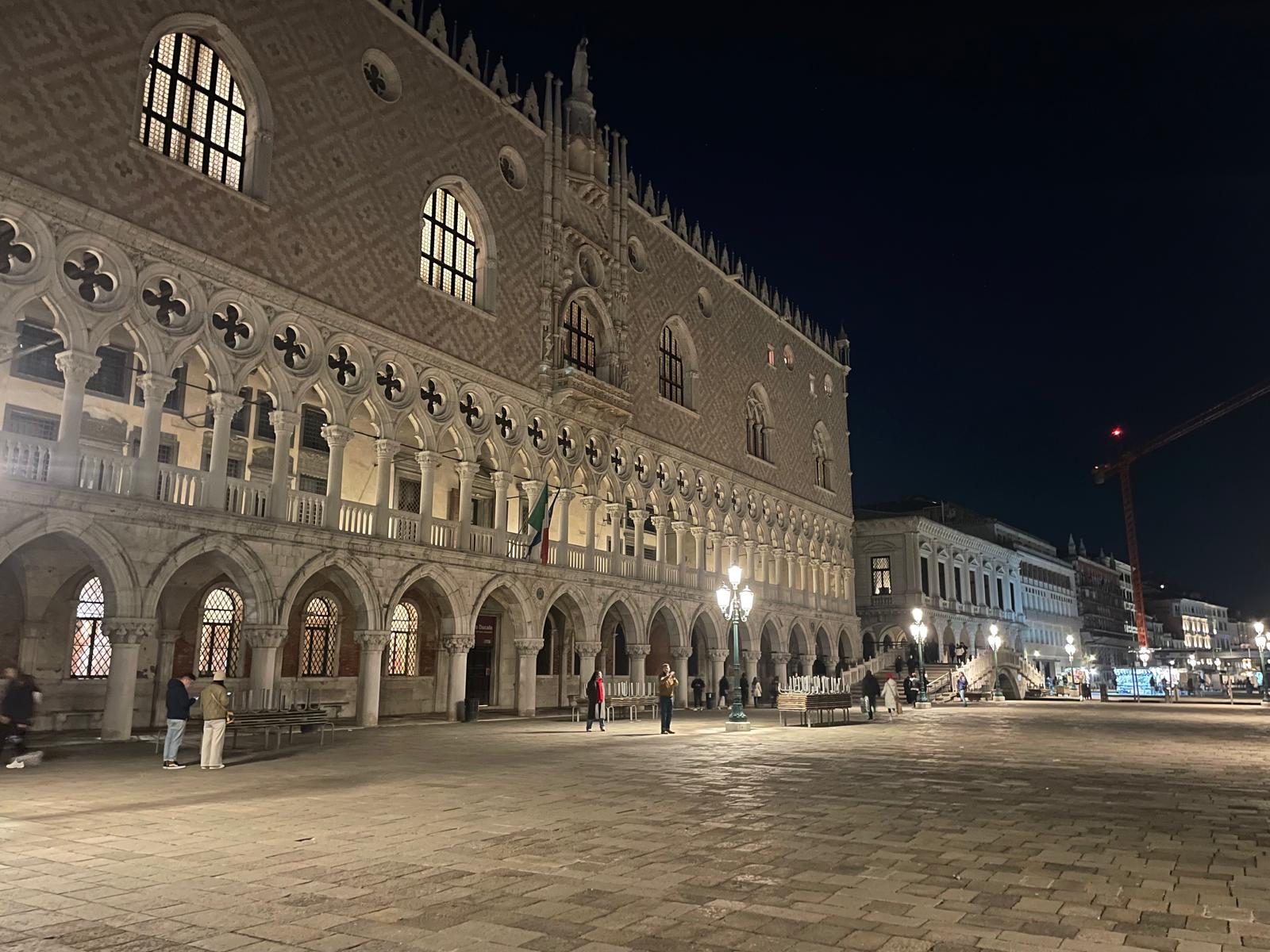 VENEZIA, “STORIE DI-SEGNI”: I GRAFFITI DEL TEZON GRANDO TRA MEMORIA E TUTELA